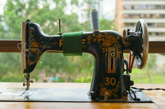 Du willst eigene Kleidung produzieren lassen? So gelingt der Einstieg – mit Polat Textil
